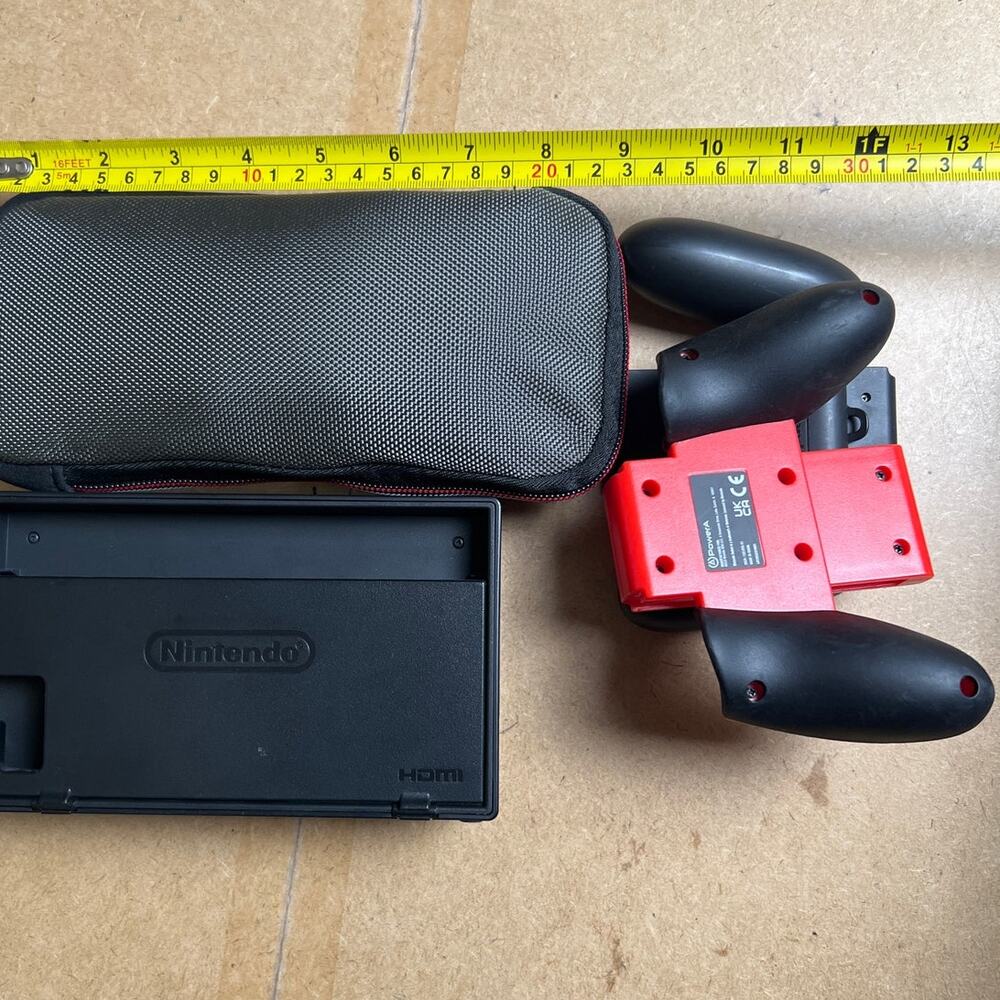 Nintendo Switch With Battery For Console And Two Controllers Tested - Picture 6 of 7